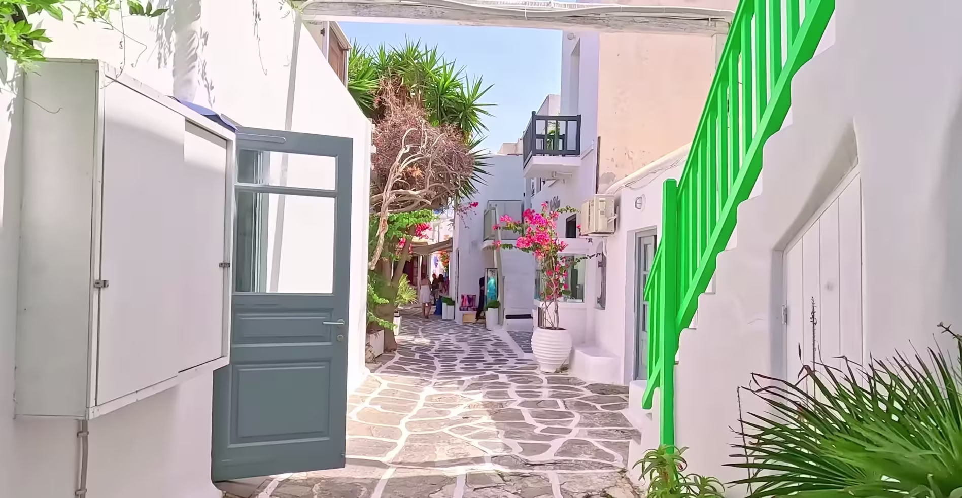 Exploring the Kastro neighbourhood