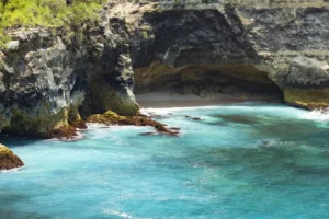 Cliff Diving at Kelingking Beach