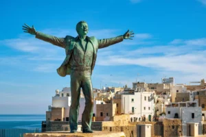 Statue of Domenico Modugno on the lungo
